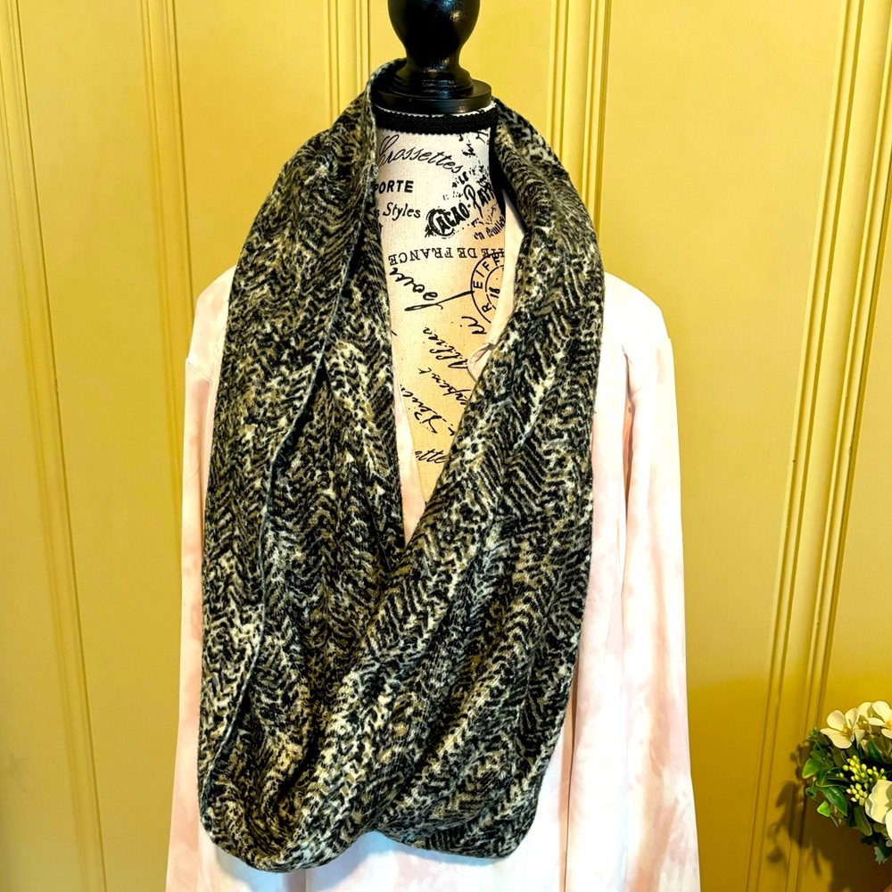 Michael Micheal Kors Infinity Scarf